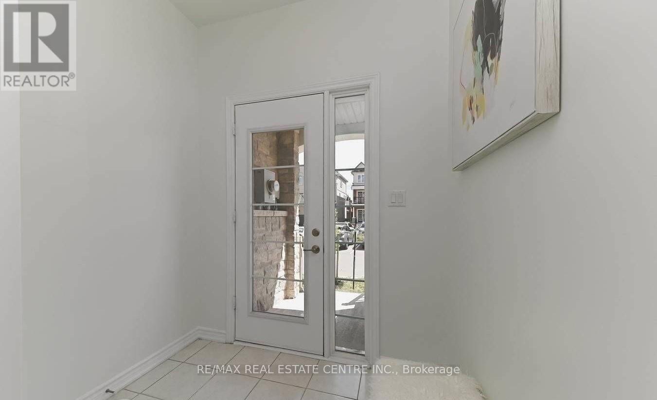 137 Borers Creek Circle, Hamilton, Ontario  L8B 1W3 - Photo 2 - X12702076