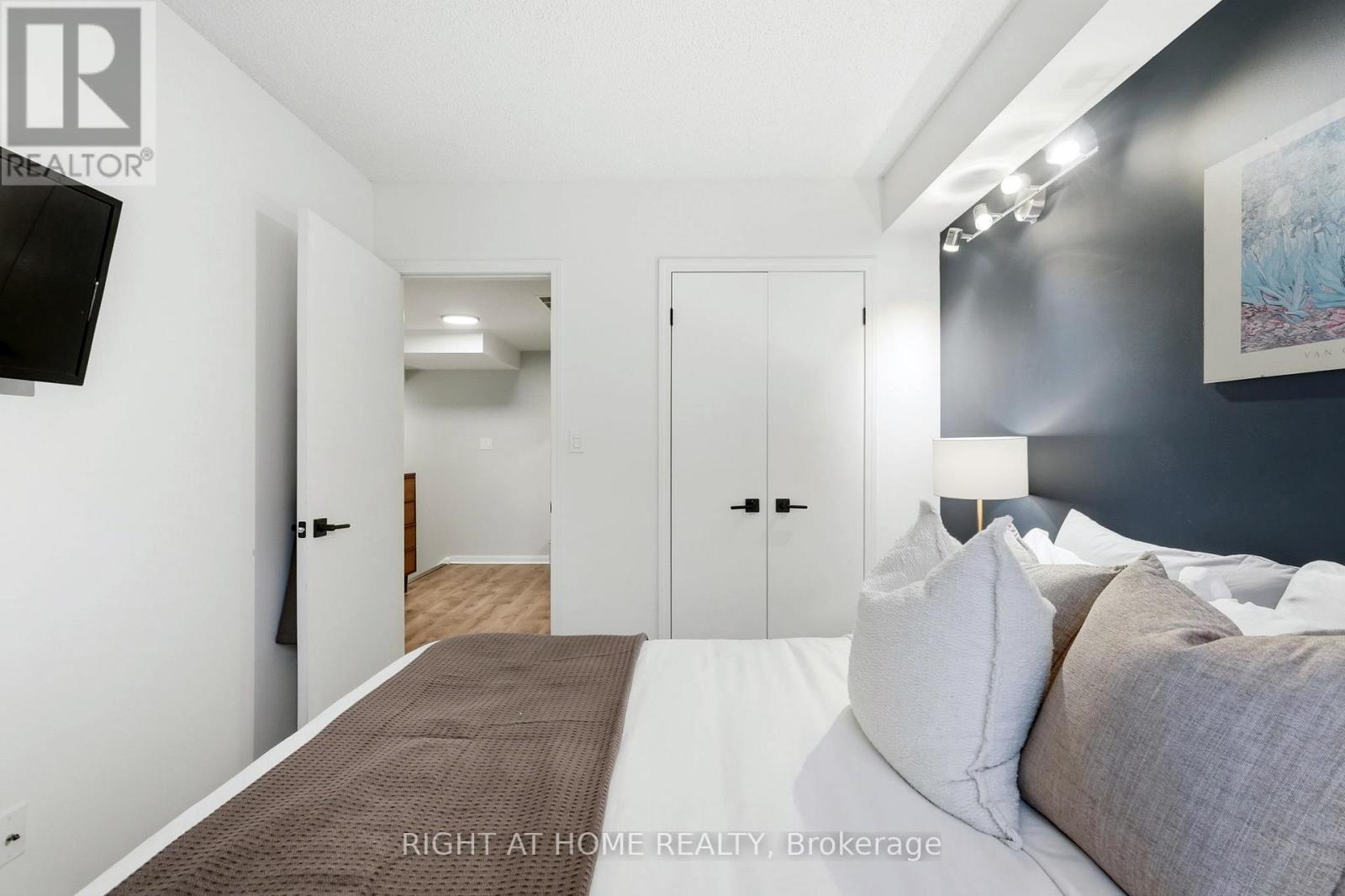 916 - 5 Everson Drive, Toronto, Ontario  M2N 7C3 - Photo 15 - C12702072