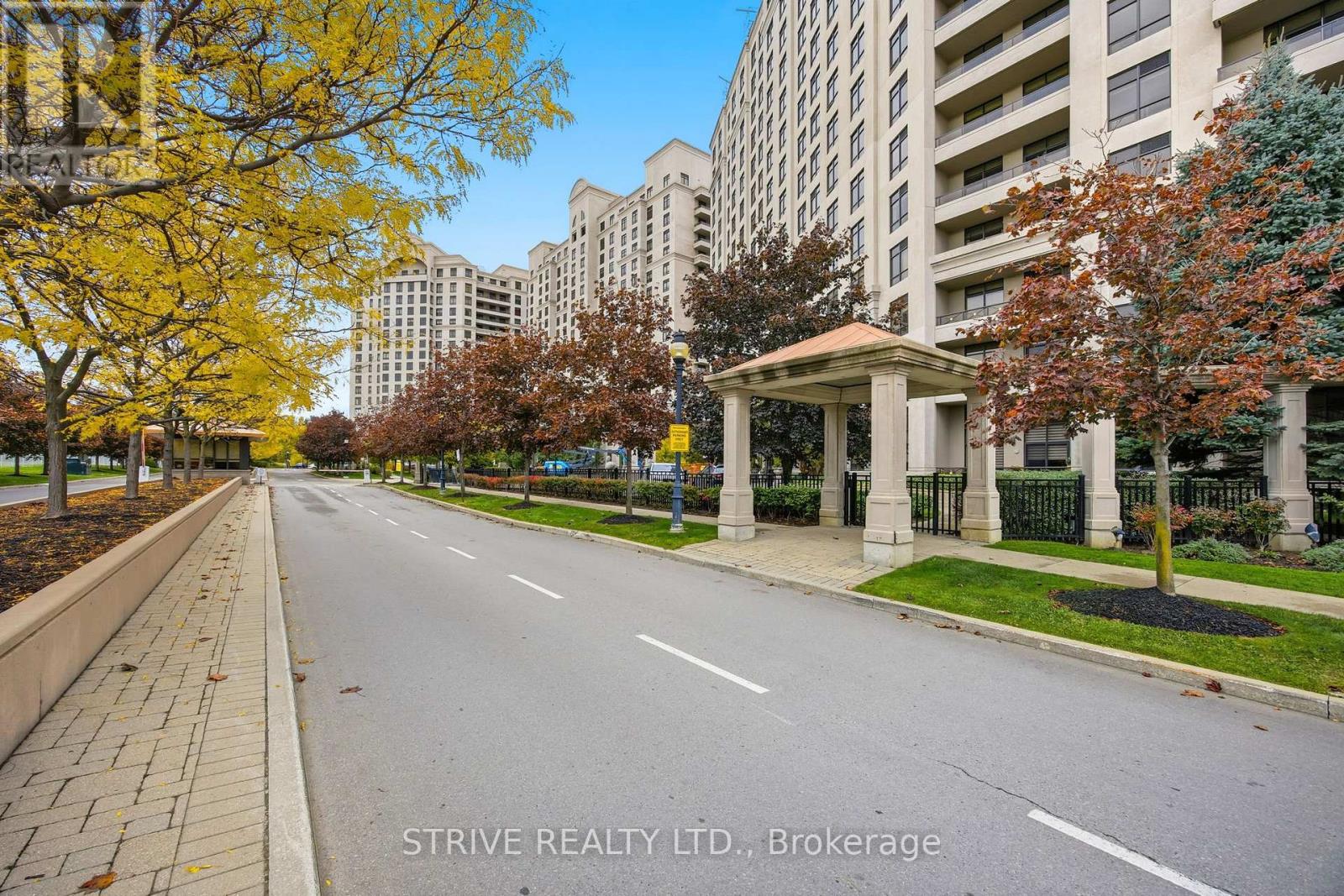 417 - 9225 Jane Street, Vaughan, Ontario  L6A 0J7 - Photo 2 - N12702154