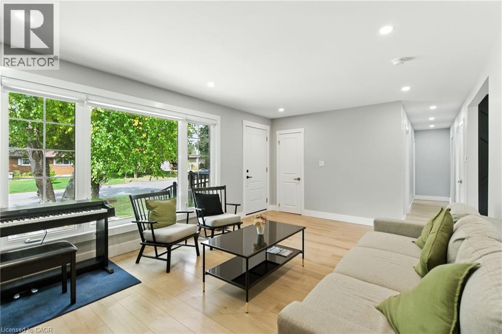 31 Varadi Avenue, Brantford, Ontario  N3R 3N2 - Photo 3 - 40770427