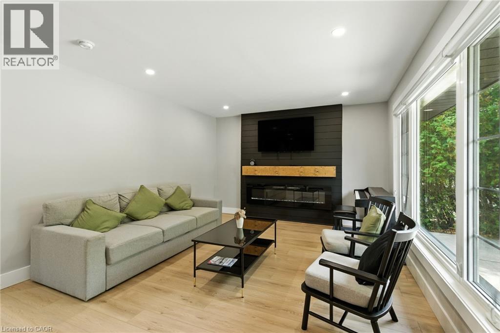 31 Varadi Avenue, Brantford, Ontario  N3R 3N2 - Photo 2 - 40770427