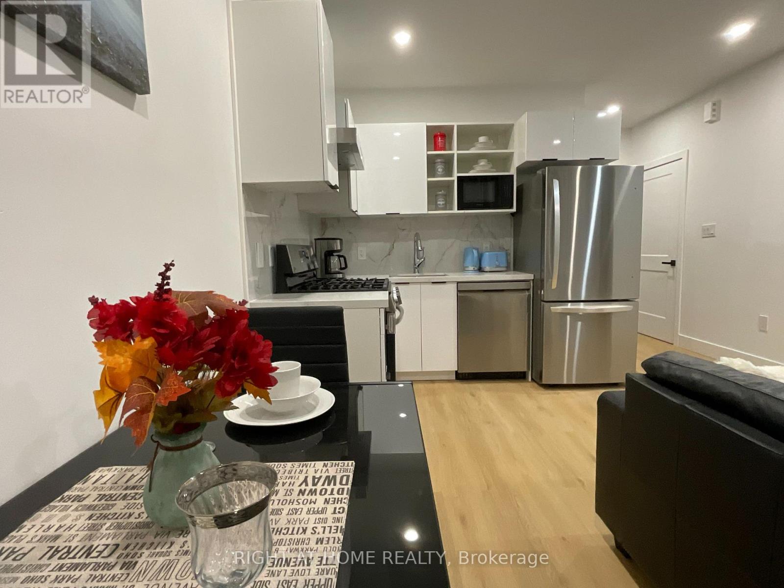 Unit #3 Second Floor - 674 Manning Avenue, Toronto, Ontario  M6G 2W4 - Photo 10 - C12702132