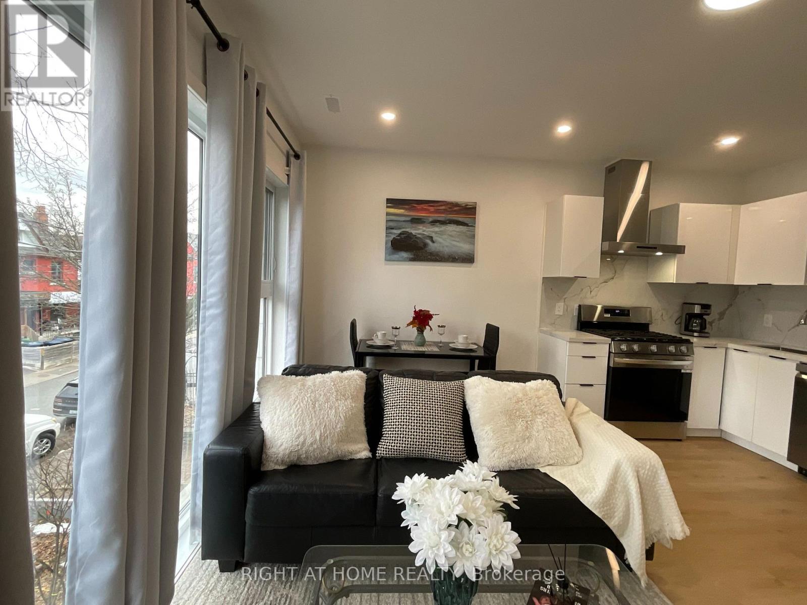 Unit #3 Second Floor - 674 Manning Avenue, Toronto, Ontario  M6G 2W4 - Photo 15 - C12702132