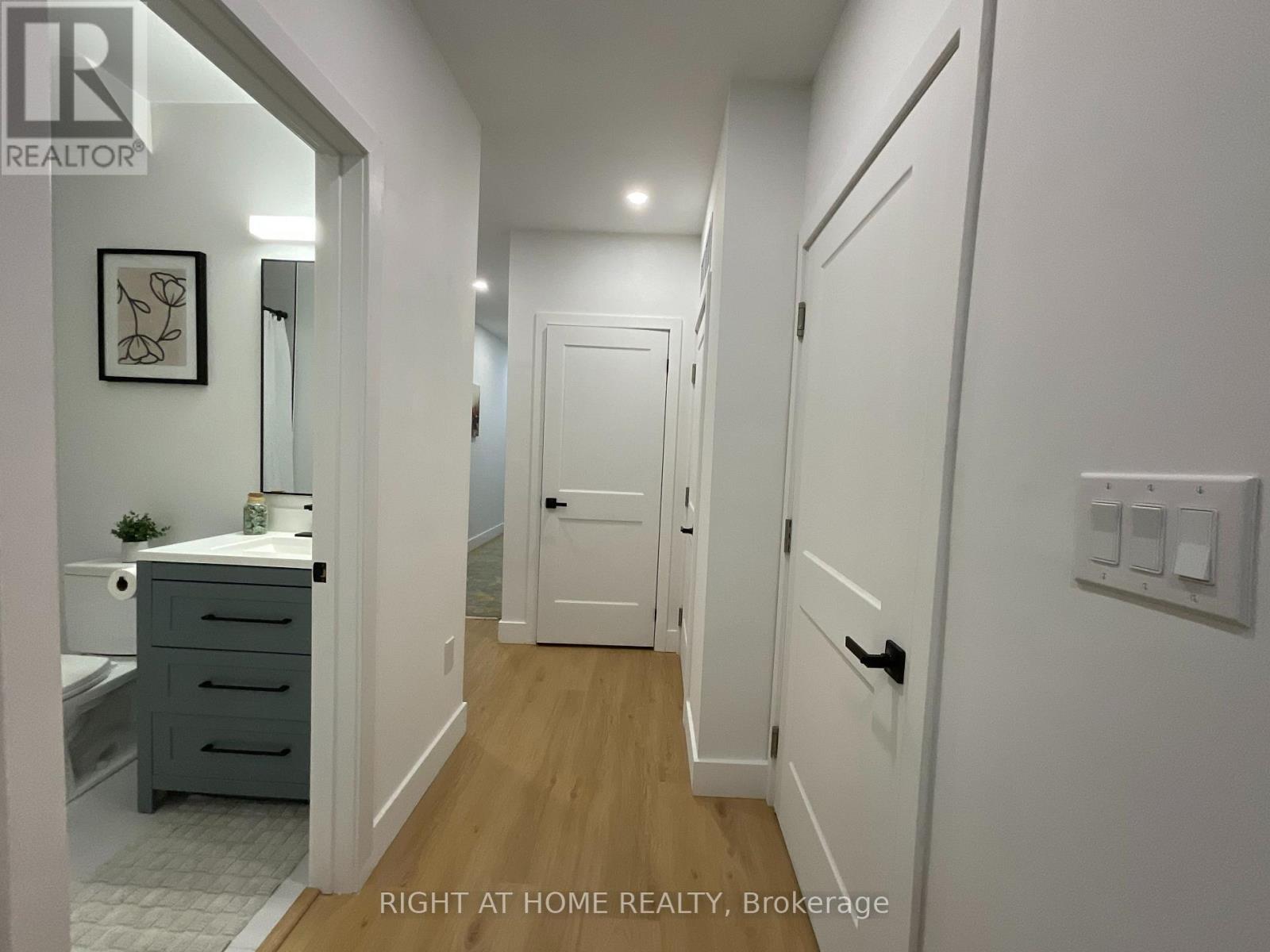 Unit #3 Second Floor - 674 Manning Avenue, Toronto, Ontario  M6G 2W4 - Photo 17 - C12702132