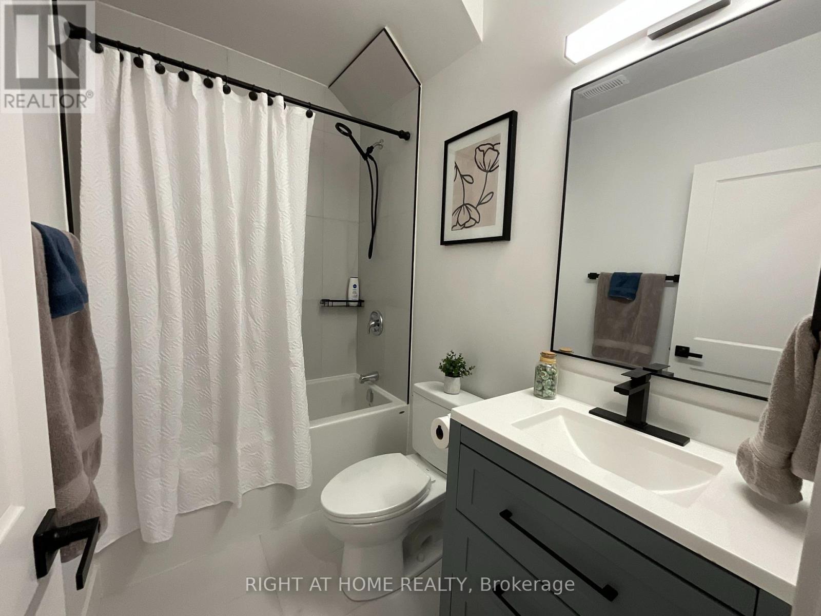 Unit #3 Second Floor - 674 Manning Avenue, Toronto, Ontario  M6G 2W4 - Photo 18 - C12702132