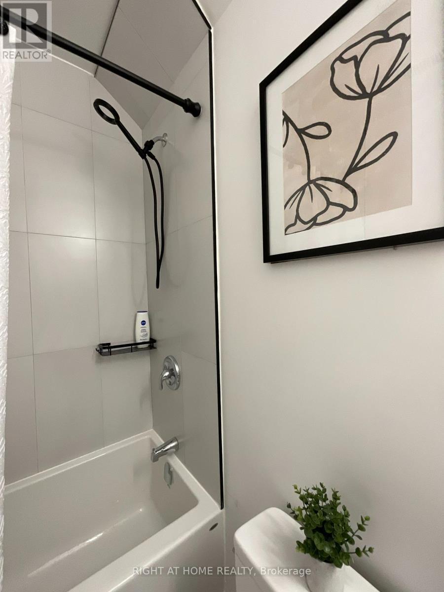 Unit #3 Second Floor - 674 Manning Avenue, Toronto, Ontario  M6G 2W4 - Photo 19 - C12702132