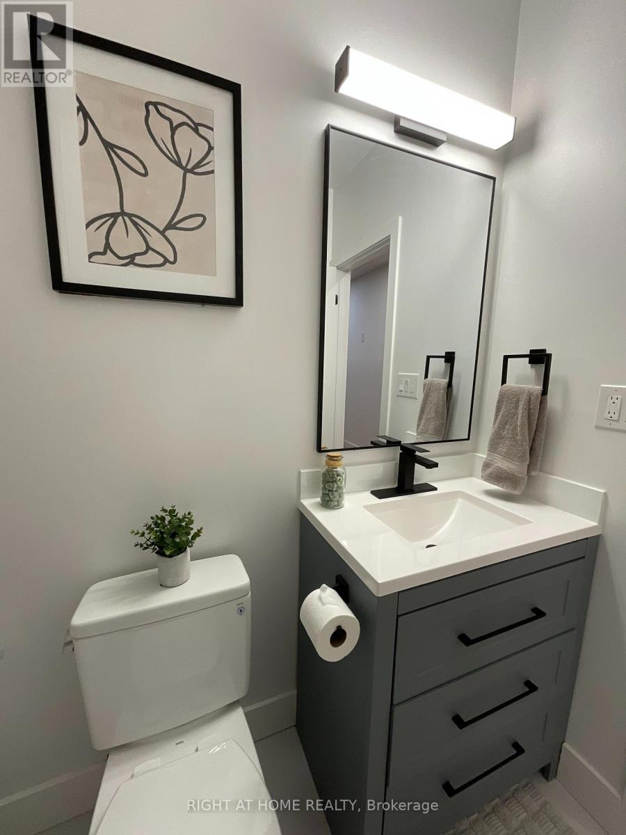 Unit #3 Second Floor - 674 Manning Avenue, Toronto, Ontario  M6G 2W4 - Photo 20 - C12702132