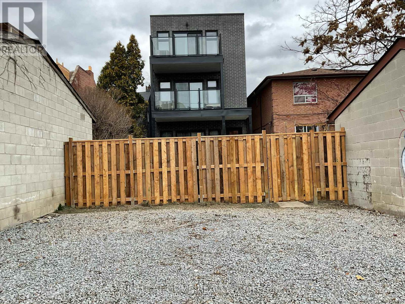 Unit #3 Second Floor - 674 Manning Avenue, Toronto, Ontario  M6G 2W4 - Photo 35 - C12702132