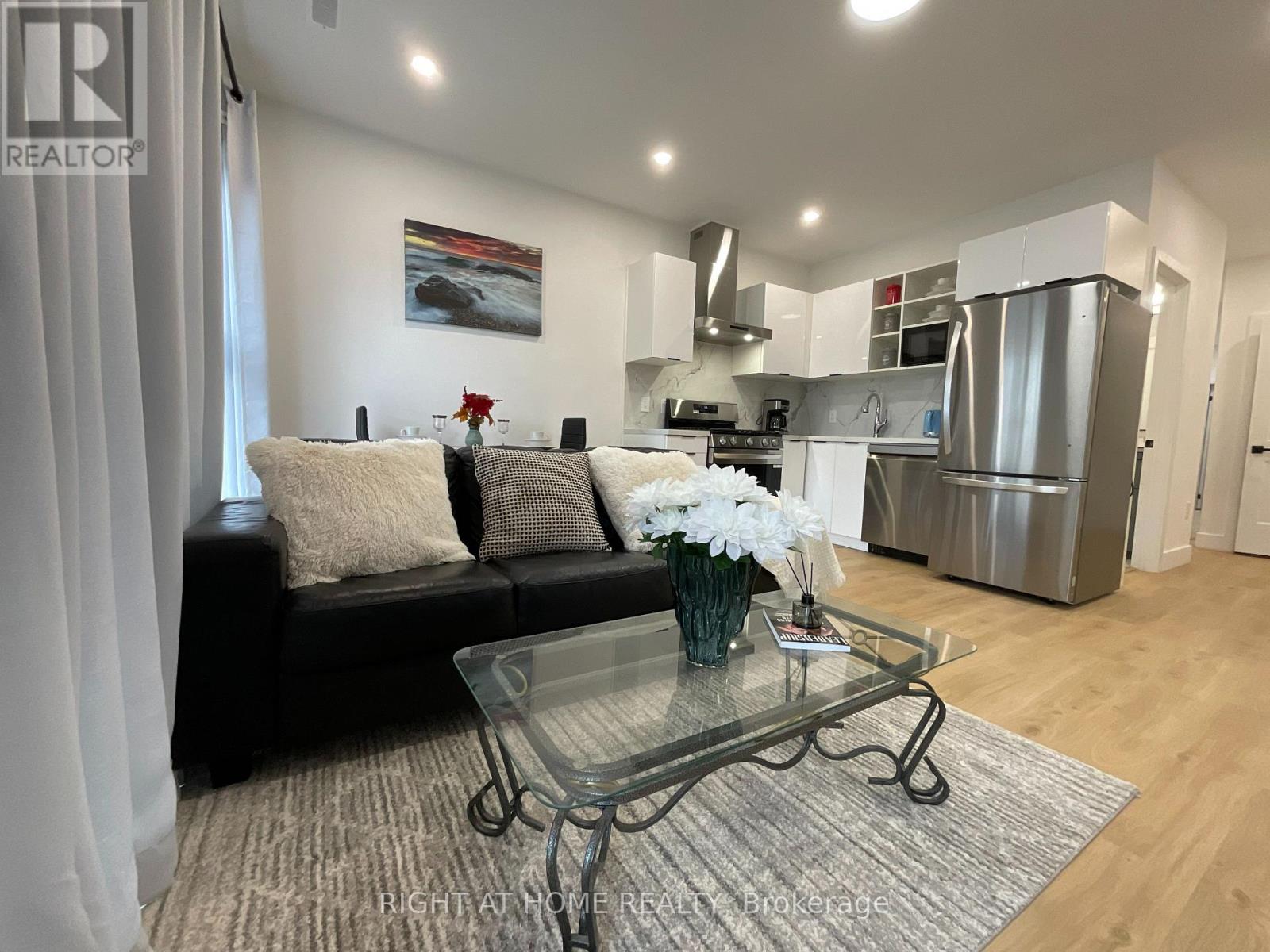 Unit #3 Second Floor - 674 Manning Avenue, Toronto, Ontario  M6G 2W4 - Photo 5 - C12702132