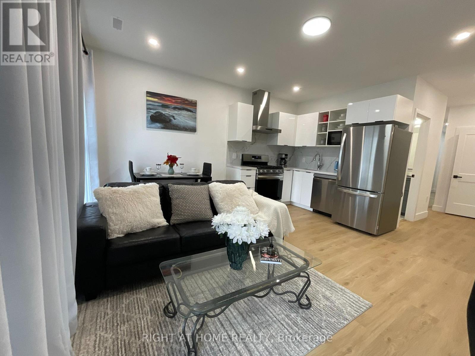 Unit #3 Second Floor - 674 Manning Avenue, Toronto, Ontario  M6G 2W4 - Photo 6 - C12702132