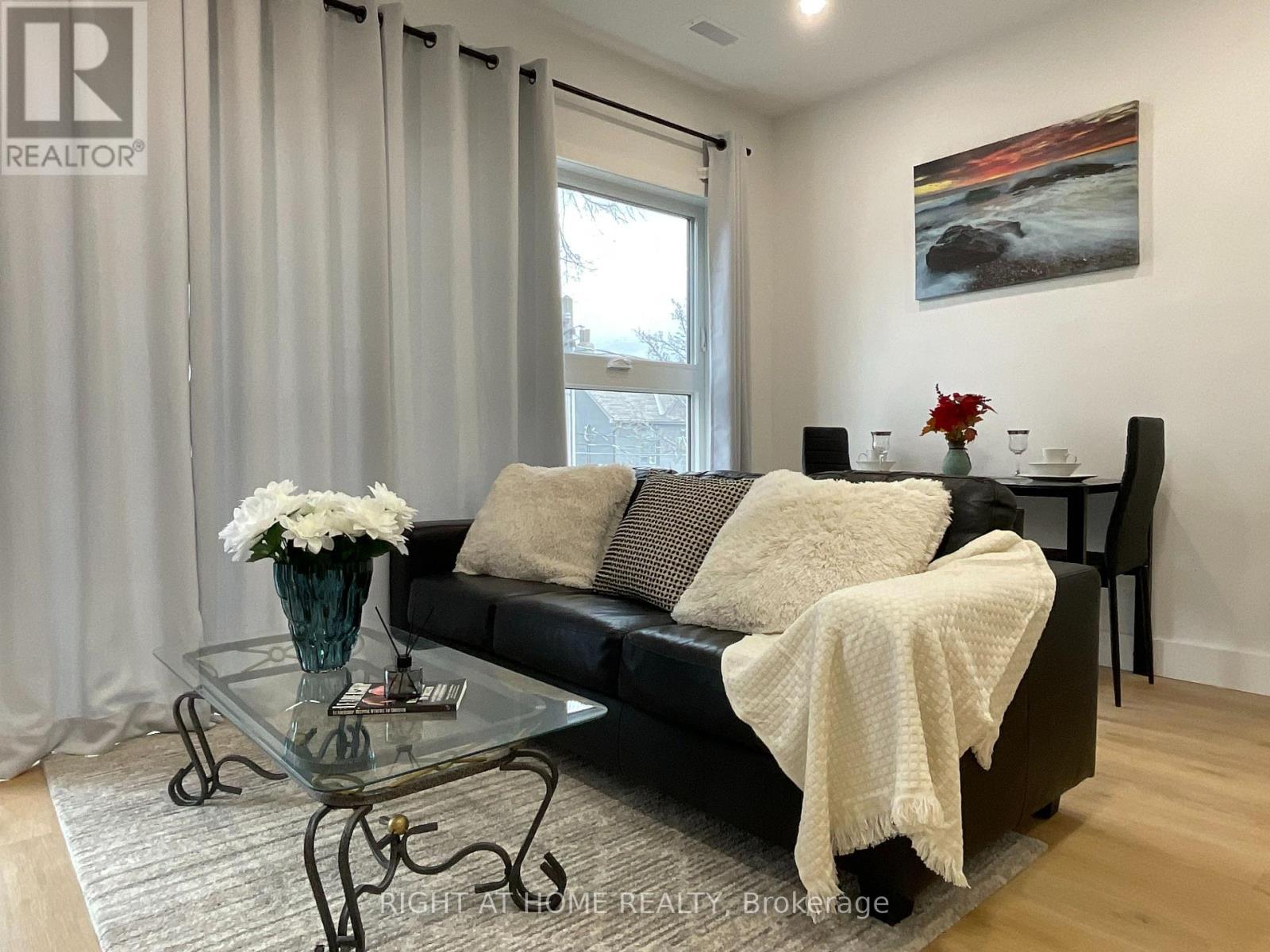 Unit #3 Second Floor - 674 Manning Avenue, Toronto, Ontario  M6G 2W4 - Photo 7 - C12702132