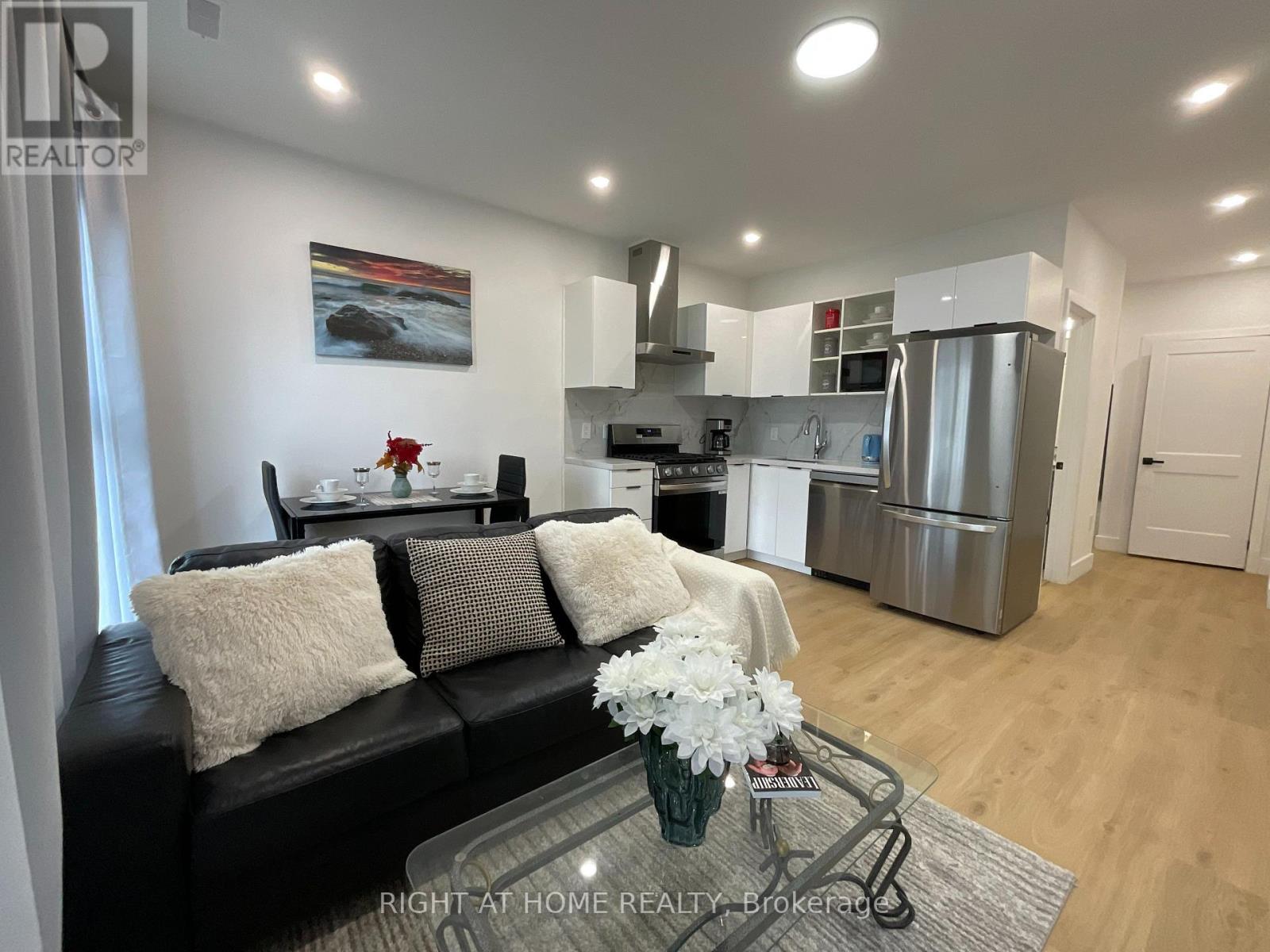 Unit #3 Second Floor - 674 Manning Avenue, Toronto, Ontario  M6G 2W4 - Photo 8 - C12702132