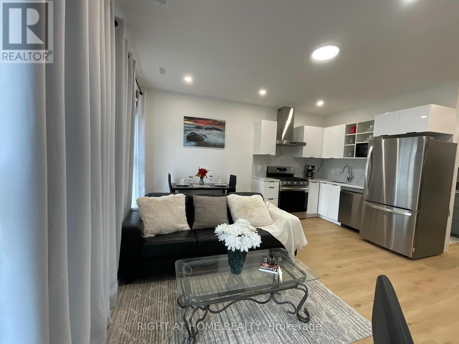 Unit #3 Second Floor - 674 Manning Avenue, Toronto, Ontario  M6G 2W4 - Photo 9 - C12702132