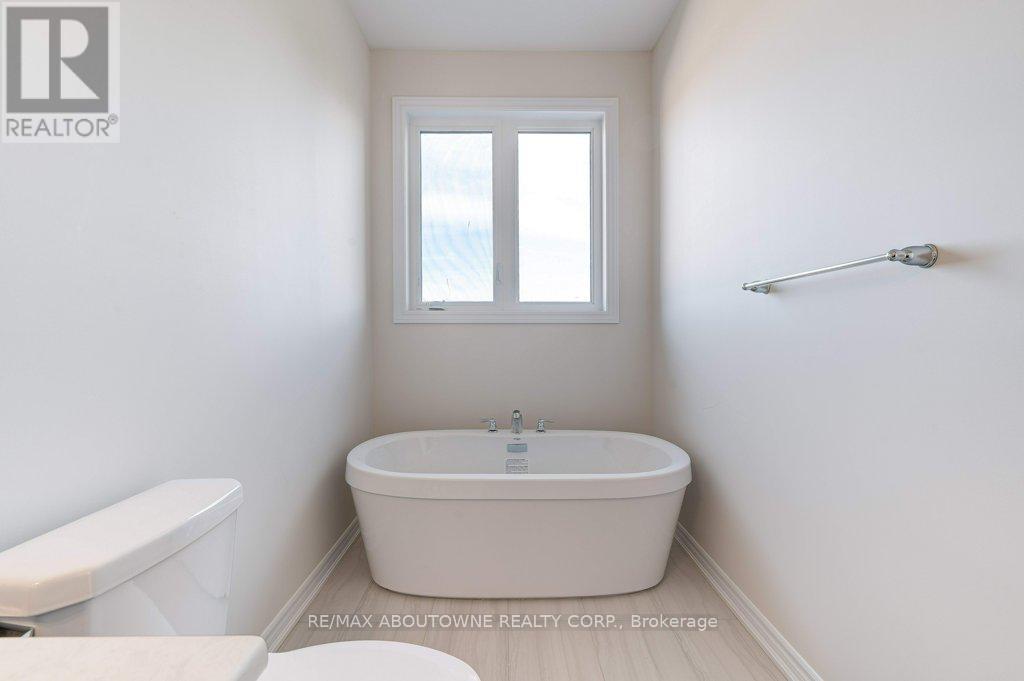 1394 Almonte Drive, Burlington, Ontario  L7P 0V8 - Photo 13 - W12702146