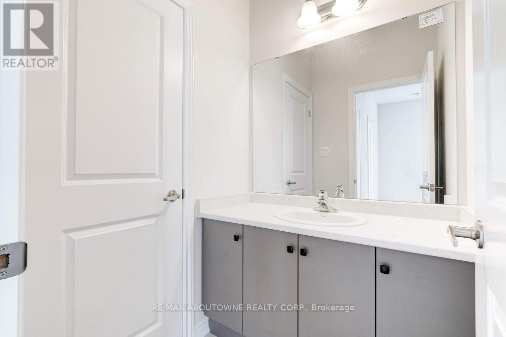 1394 Almonte Drive, Burlington, Ontario  L7P 0V8 - Photo 16 - W12702146