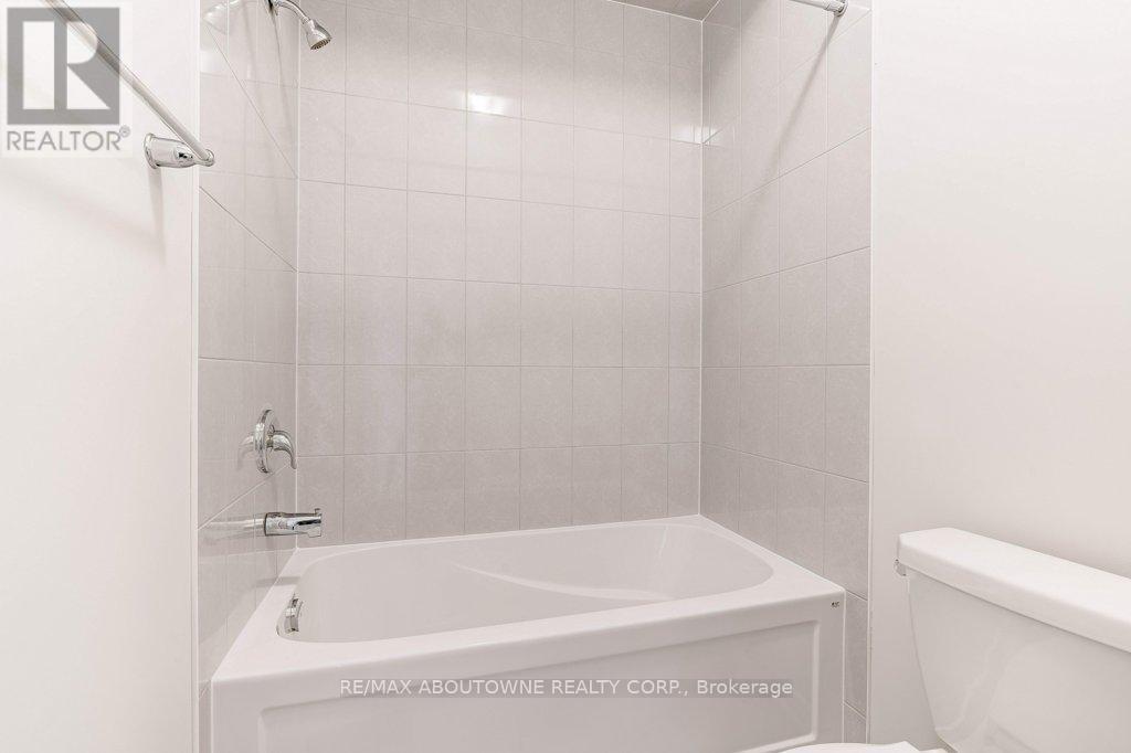 1394 Almonte Drive, Burlington, Ontario  L7P 0V8 - Photo 17 - W12702146