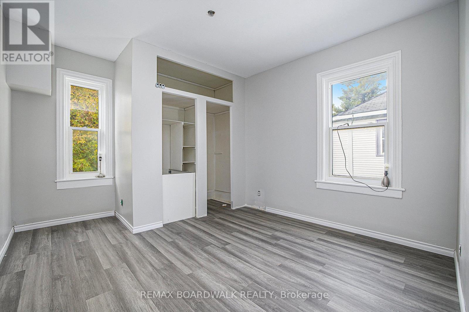 20 Montague Street, Smiths Falls, Ontario  K7A 2M1 - Photo 8 - X12454626