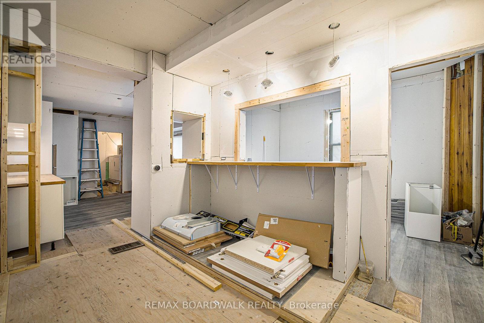 20 Montague Street, Smiths Falls, Ontario  K7A 2M1 - Photo 2 - X12454626