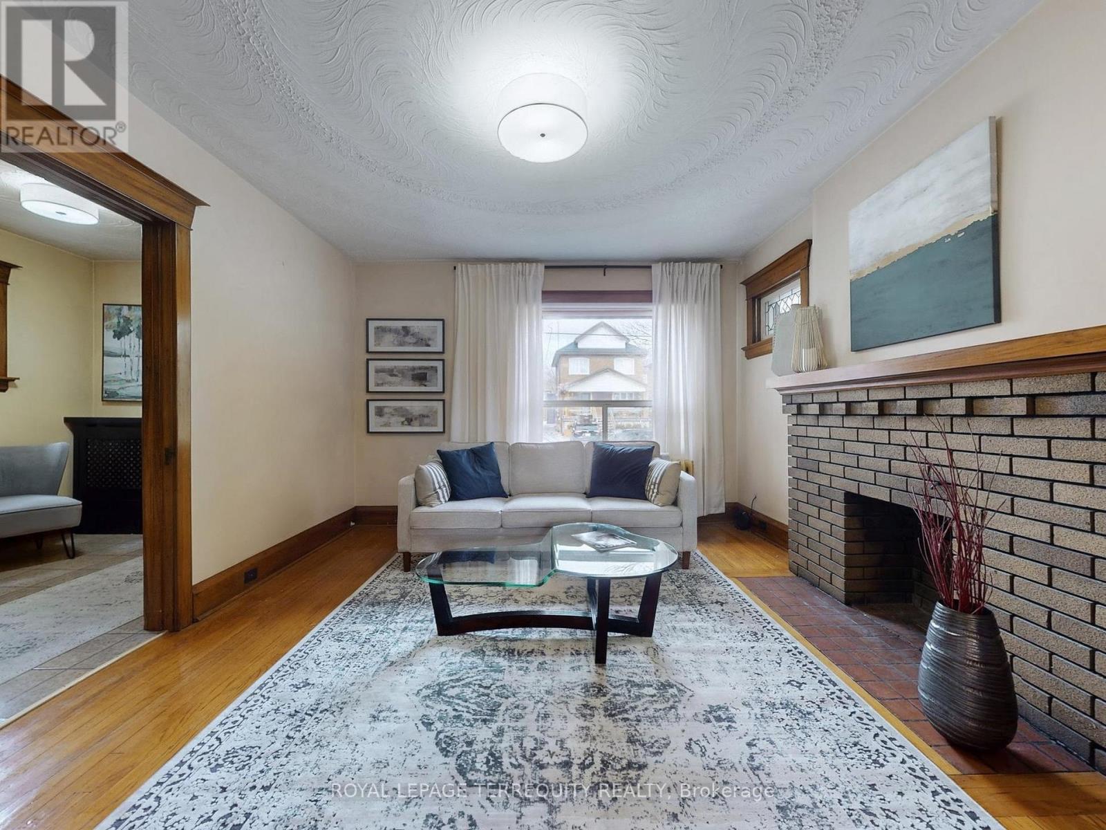 371 Strathmore Boulevard, Toronto, Ontario  M4C 1N4 - Photo 7 - E12702238