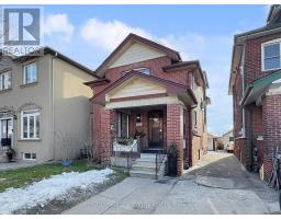 371 STRATHMORE BOULEVARD, Toronto, Ontario
