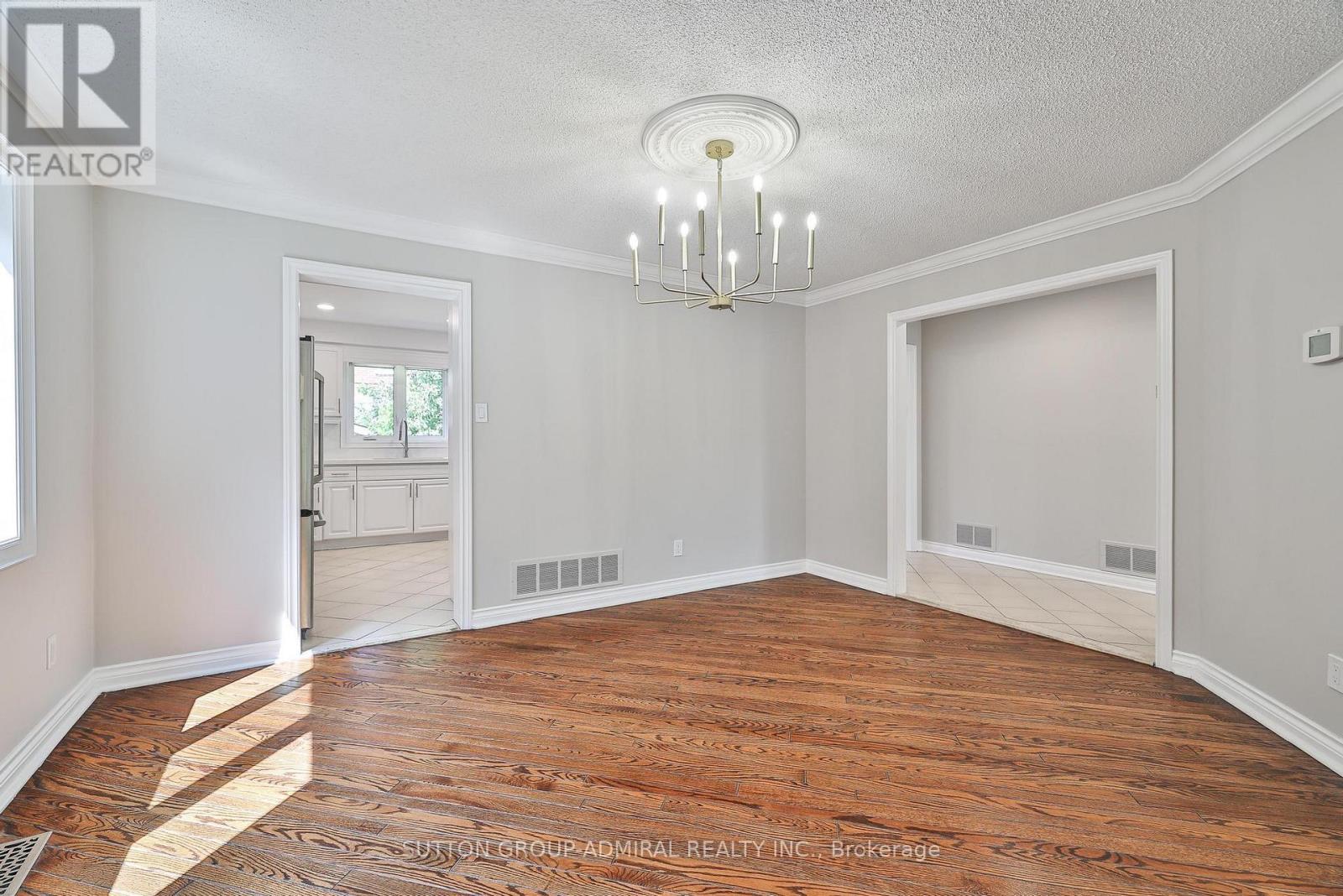 27 Green Acres Road, Vaughan, Ontario  L4J 4S2 - Photo 14 - N12702208