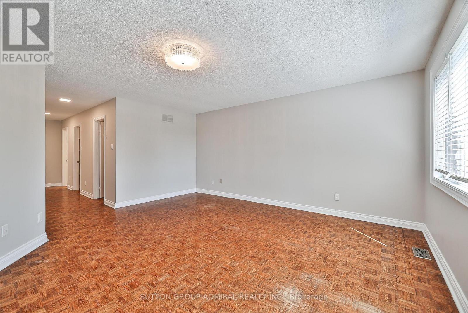 27 Green Acres Road, Vaughan, Ontario  L4J 4S2 - Photo 26 - N12702208