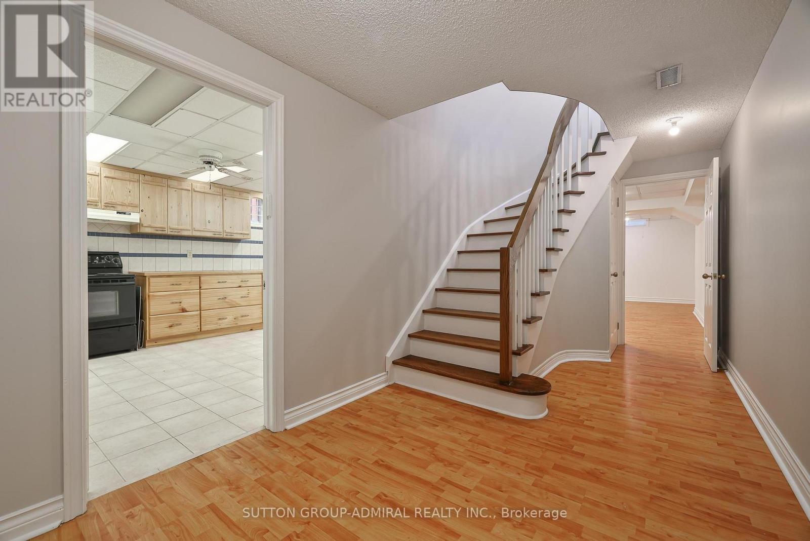 27 Green Acres Road, Vaughan, Ontario  L4J 4S2 - Photo 38 - N12702208