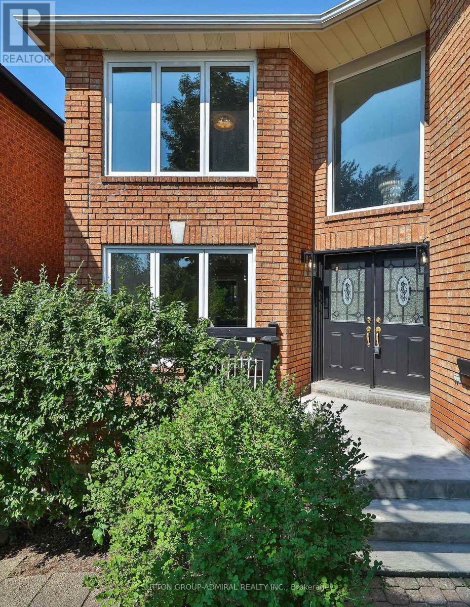 27 Green Acres Road, Vaughan, Ontario  L4J 4S2 - Photo 4 - N12702208