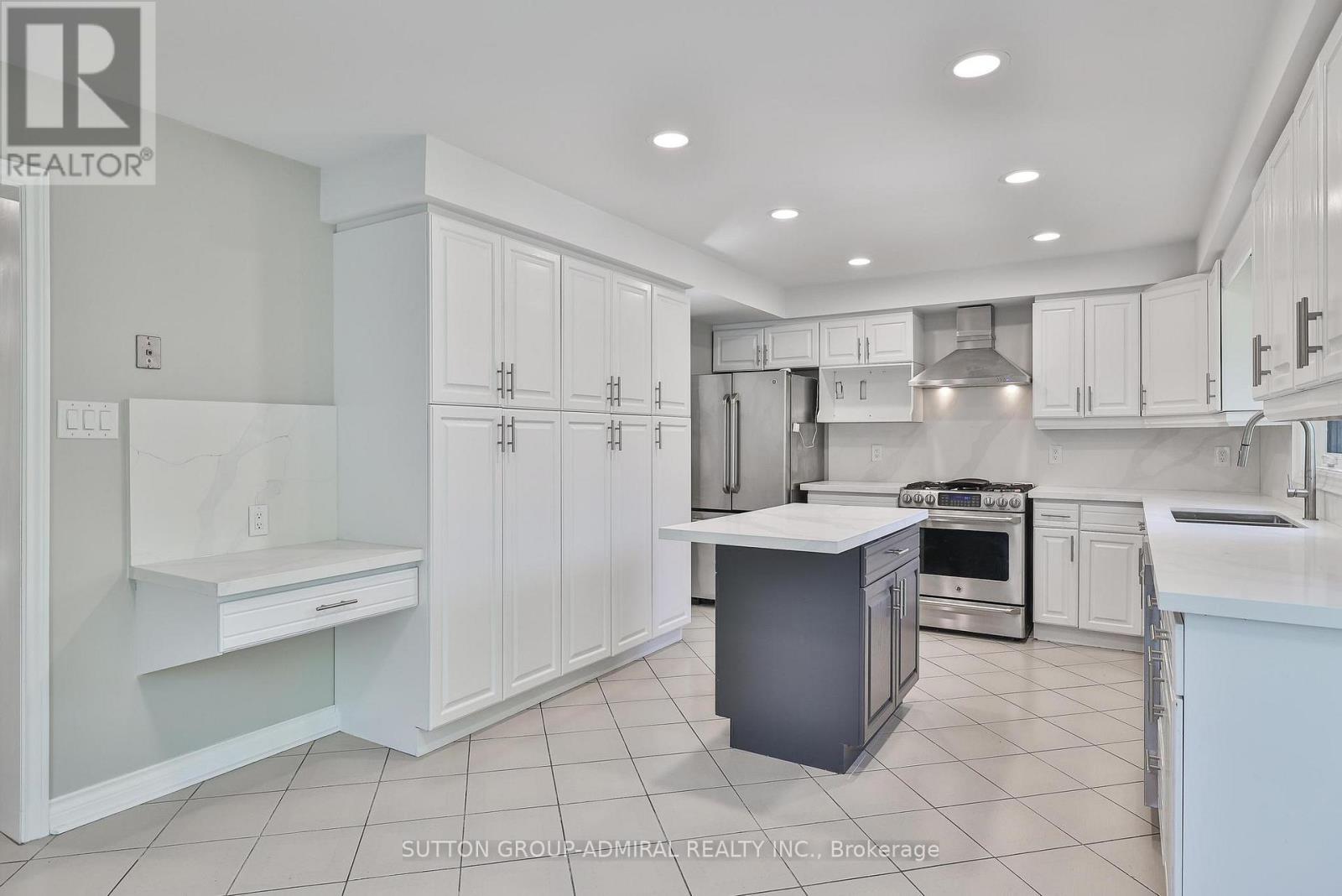 27 Green Acres Road, Vaughan, Ontario  L4J 4S2 - Photo 9 - N12702208