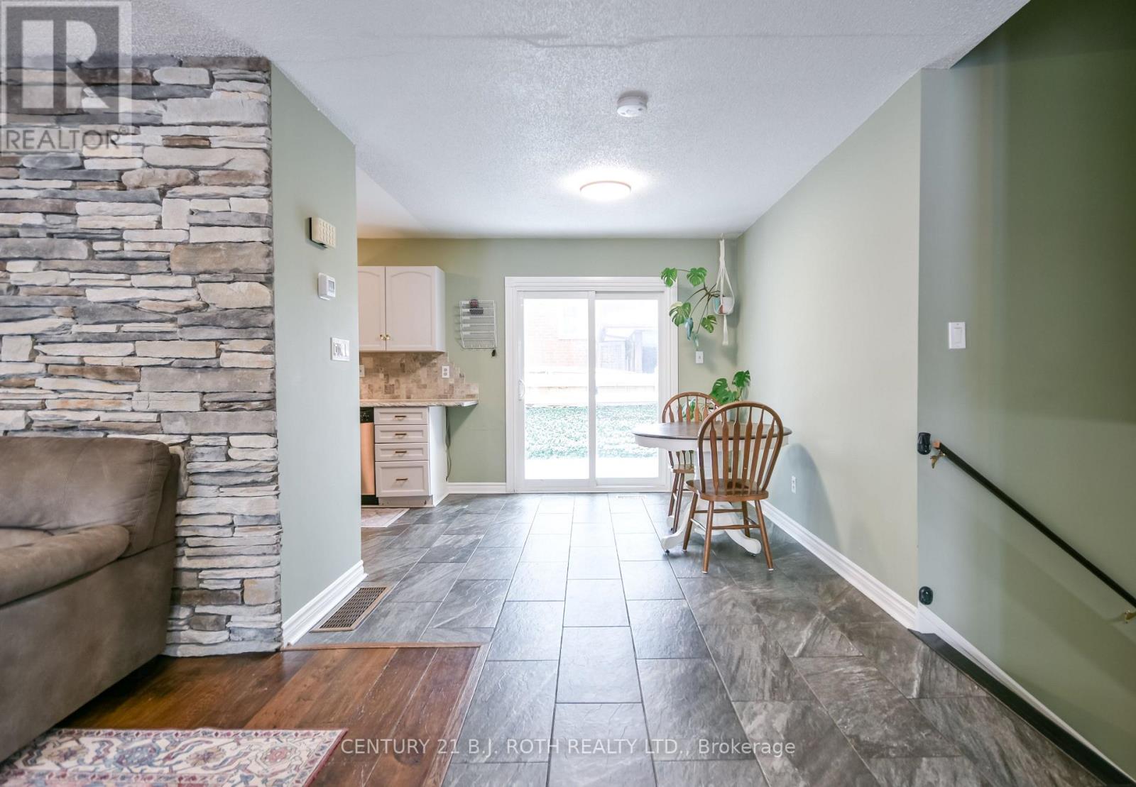 6 Glenview Avenue, Springwater, Ontario  L0L 1P0 - Photo 10 - S12702224