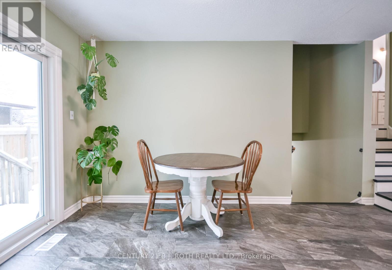 6 Glenview Avenue, Springwater, Ontario  L0L 1P0 - Photo 12 - S12702224