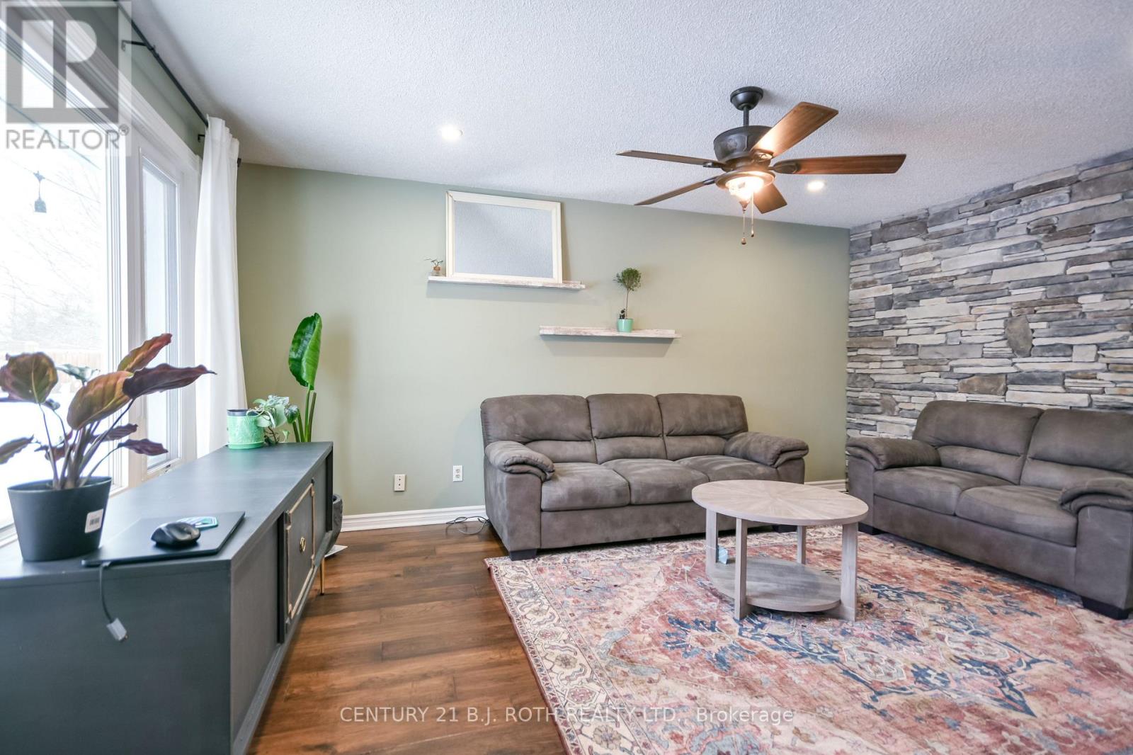 6 Glenview Avenue, Springwater, Ontario  L0L 1P0 - Photo 16 - S12702224