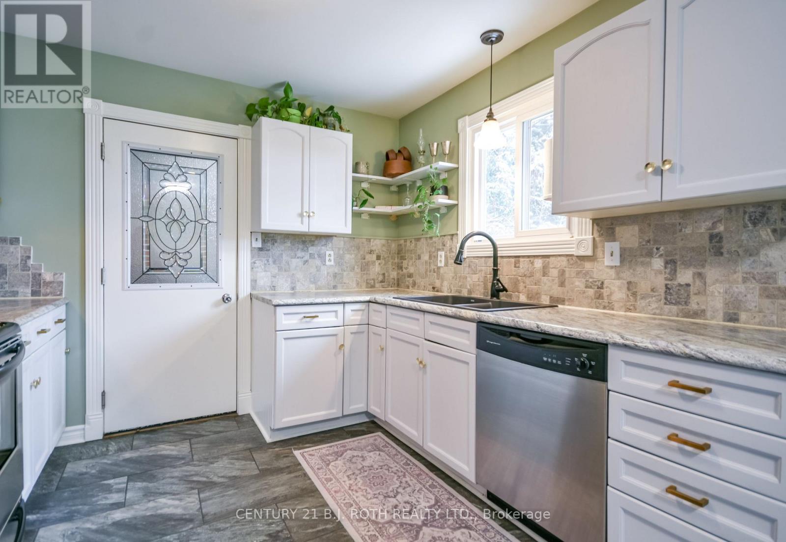 6 Glenview Avenue, Springwater, Ontario  L0L 1P0 - Photo 4 - S12702224