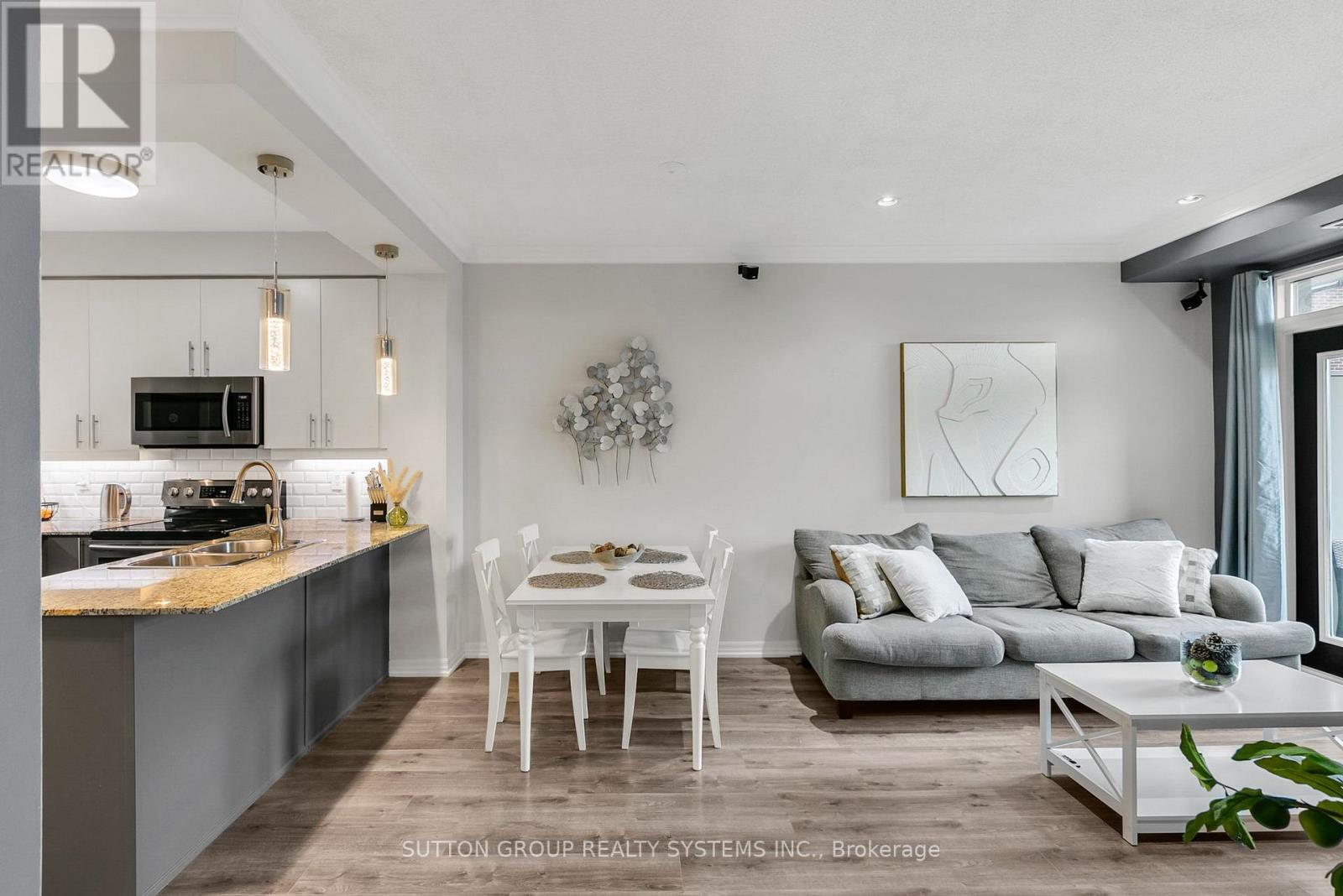 303 - 245 Dalesford Road, Toronto, Ontario  M8Y 4H7 - Photo 2 - W12702184