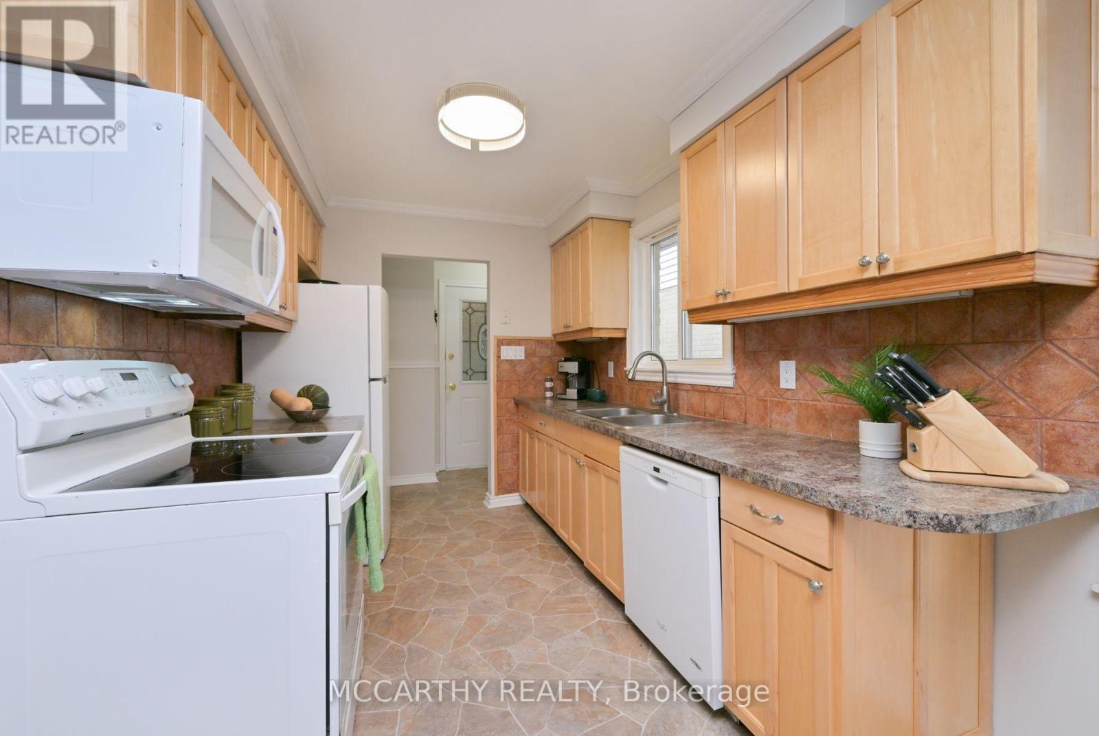 15 Andrew Avenue, Orangeville, Ontario  L9W 4E5 - Photo 8 - W12702190