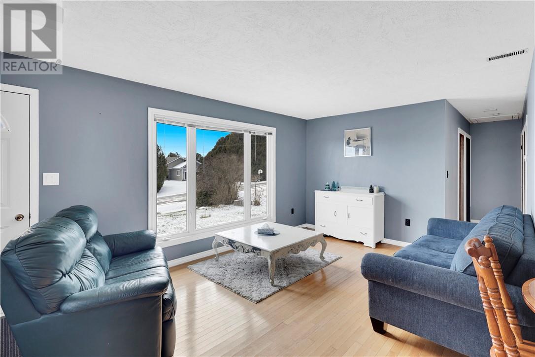 14 Cedar Grove Drive, Tehkummah, Ontario  P0P 2C0 - Photo 12 - 2125840