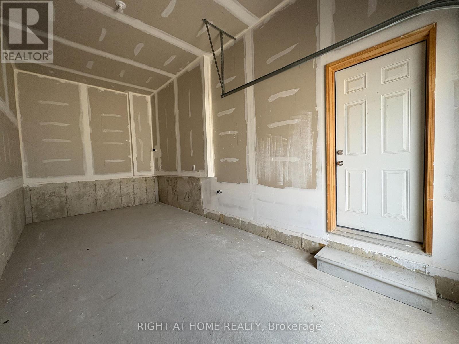 79 Watts Drive, Kawartha Lakes, Ontario  K9V 5V4 - Photo 12 - X12553440