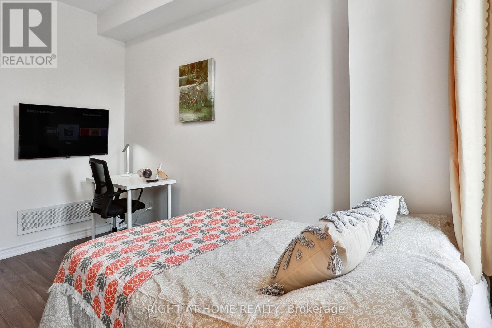 3 Herzberg Gardens, Toronto, Ontario  M3J 3P5 - Photo 7 - W12702240