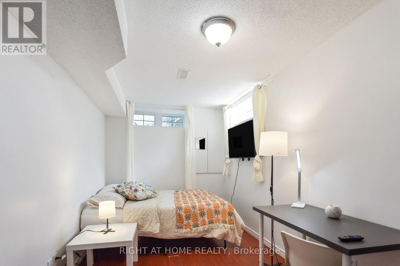 3 Herzberg Gardens, Toronto, Ontario  M3J 3P5 - Photo 23 - W12702240