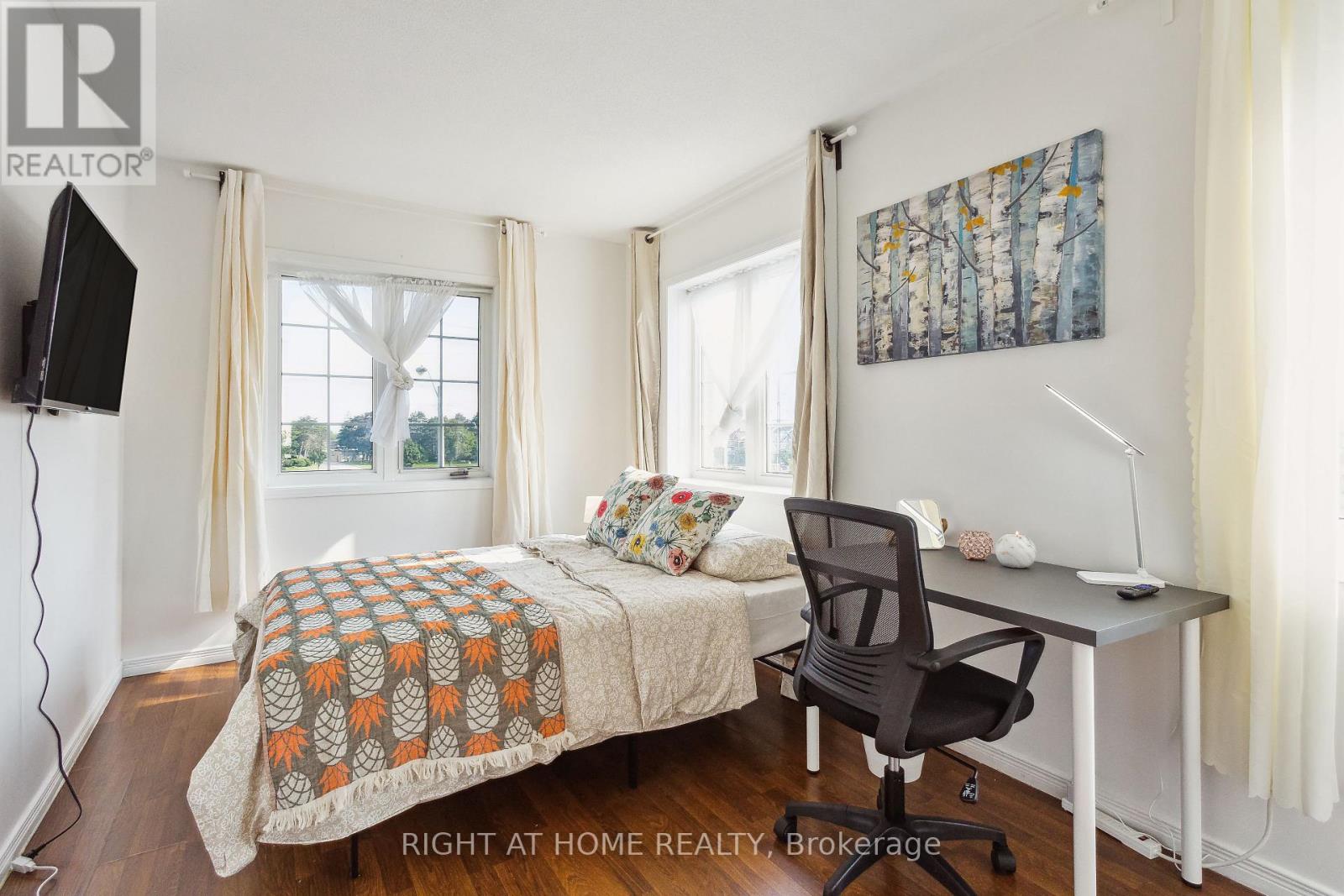 3 Herzberg Gardens, Toronto, Ontario  M3J 3P5 - Photo 13 - W12702240