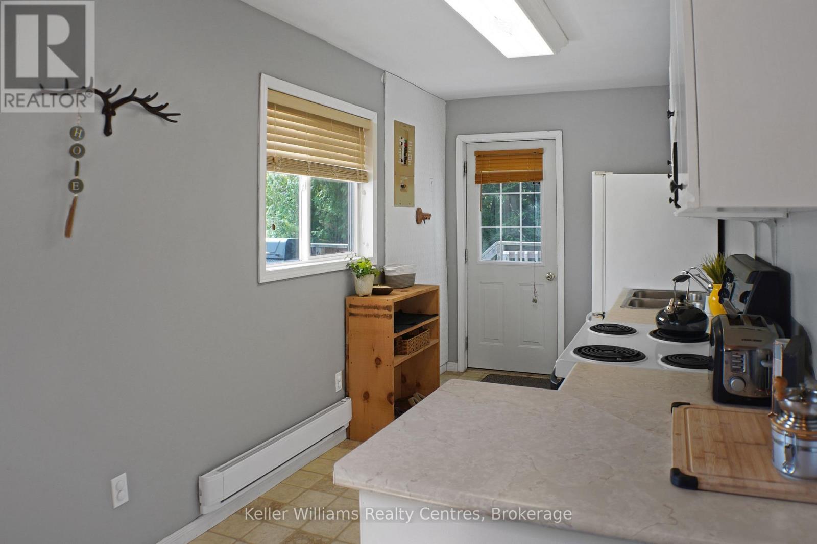 226 Ogimah Road, South Bruce Peninsula, Ontario  N0H 2T0 - Photo 12 - X12702302