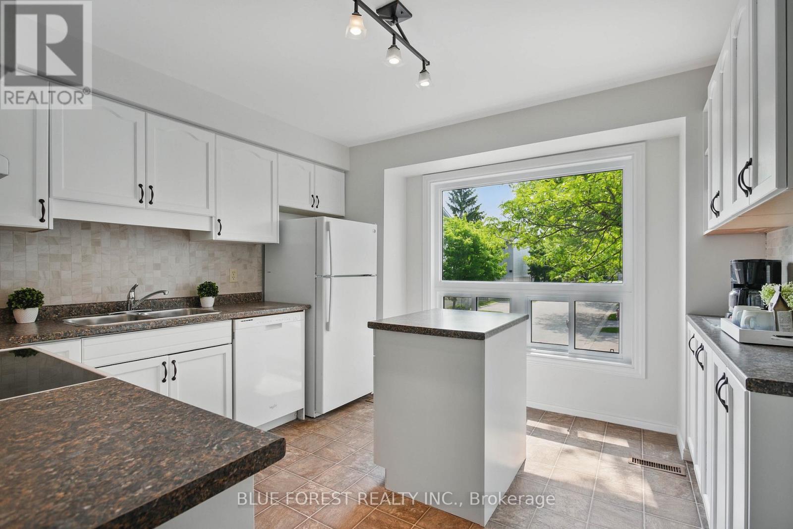 82 - 1990 Wavell Street, London East, Ontario  N5V 4N5 - Photo 6 - X12702344