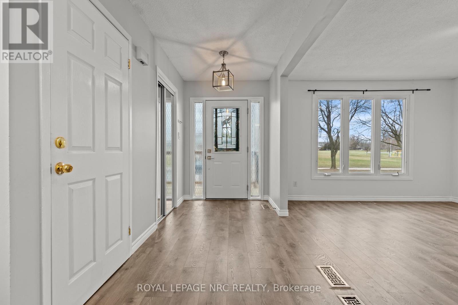 5698 Heritage Drive, Niagara Falls (Church's Lane), Ontario  L2J 3L2 - Photo 5 - X12702290