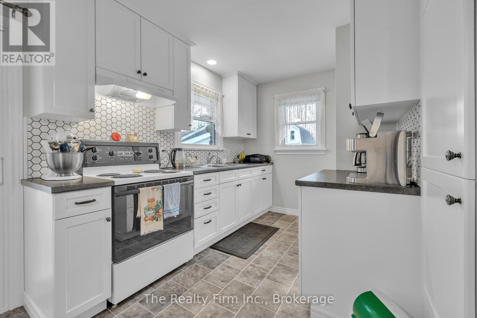 156 Victoria Street N, Woodstock, Ontario  N4S 6V9 - Photo 4 - X12702242