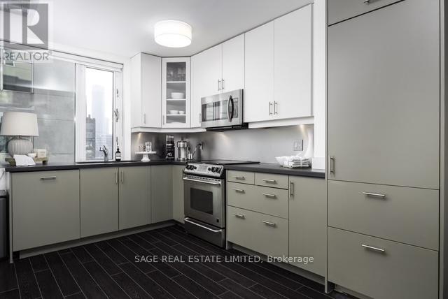 1113 - 388 Richmond Street W, Toronto, Ontario  M5V 3P1 - Photo 3 - C12702260