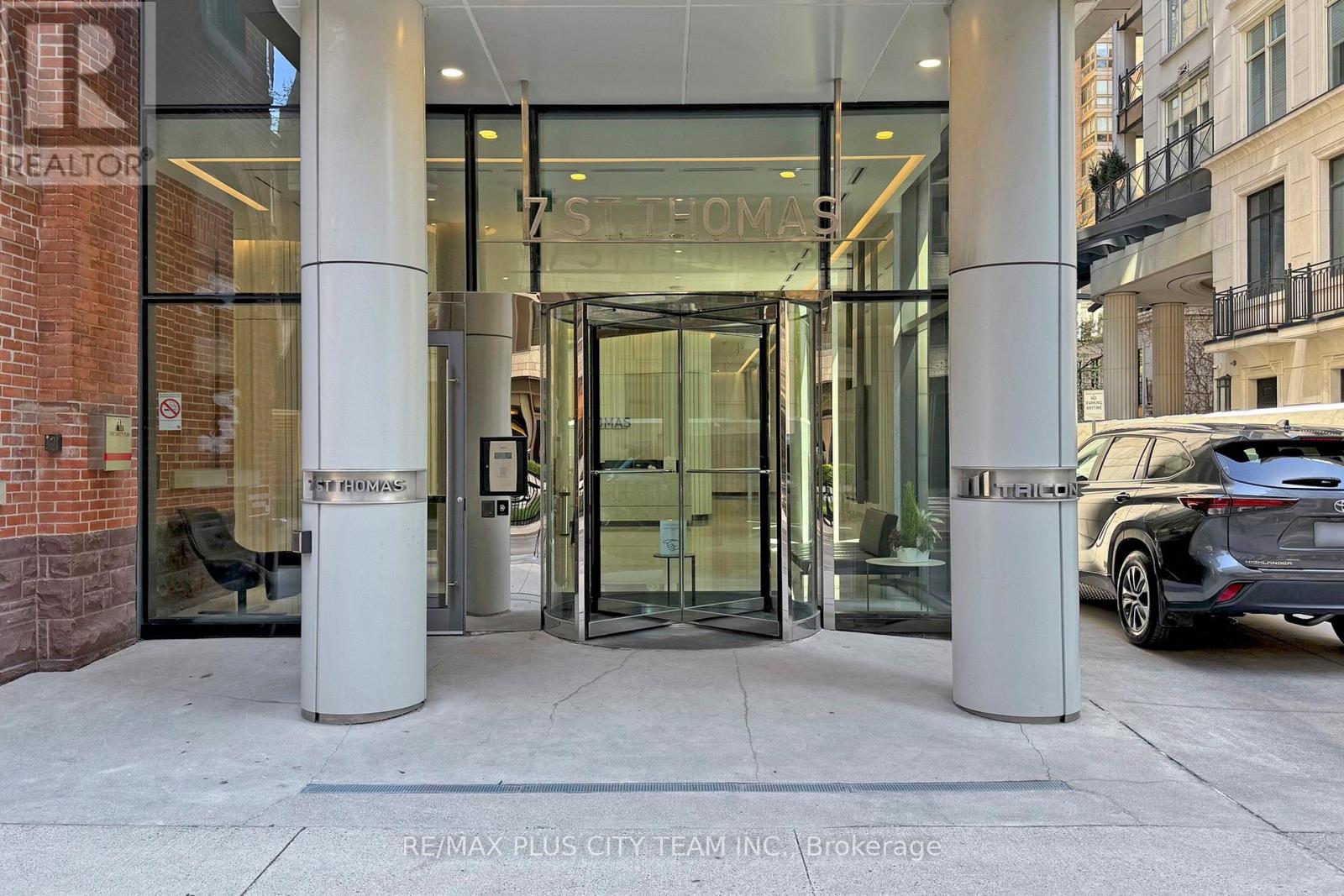 505 - 7 St. Thomas Street, Toronto, Ontario  M5S 2B7 - Photo 3 - C12702264