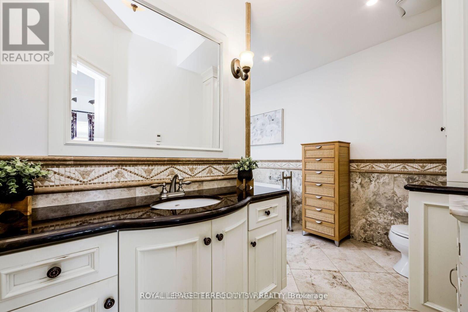 329 Lippincott Street, Toronto, Ontario  M5S 2P6 - Photo 22 - C12702294