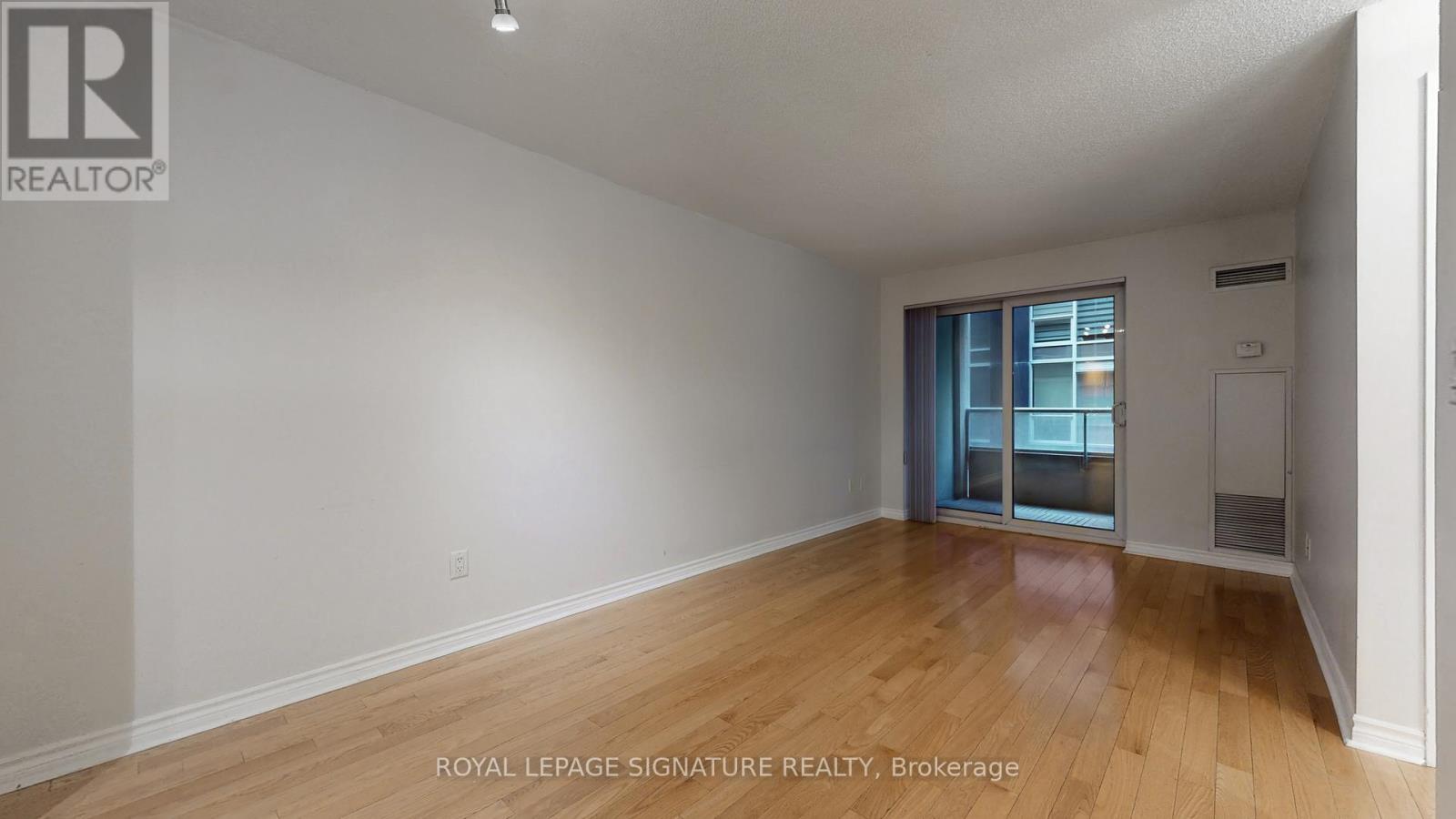 1030 - 250 Wellington Street W, Toronto, Ontario  M5V 3P6 - Photo 2 - C12702346