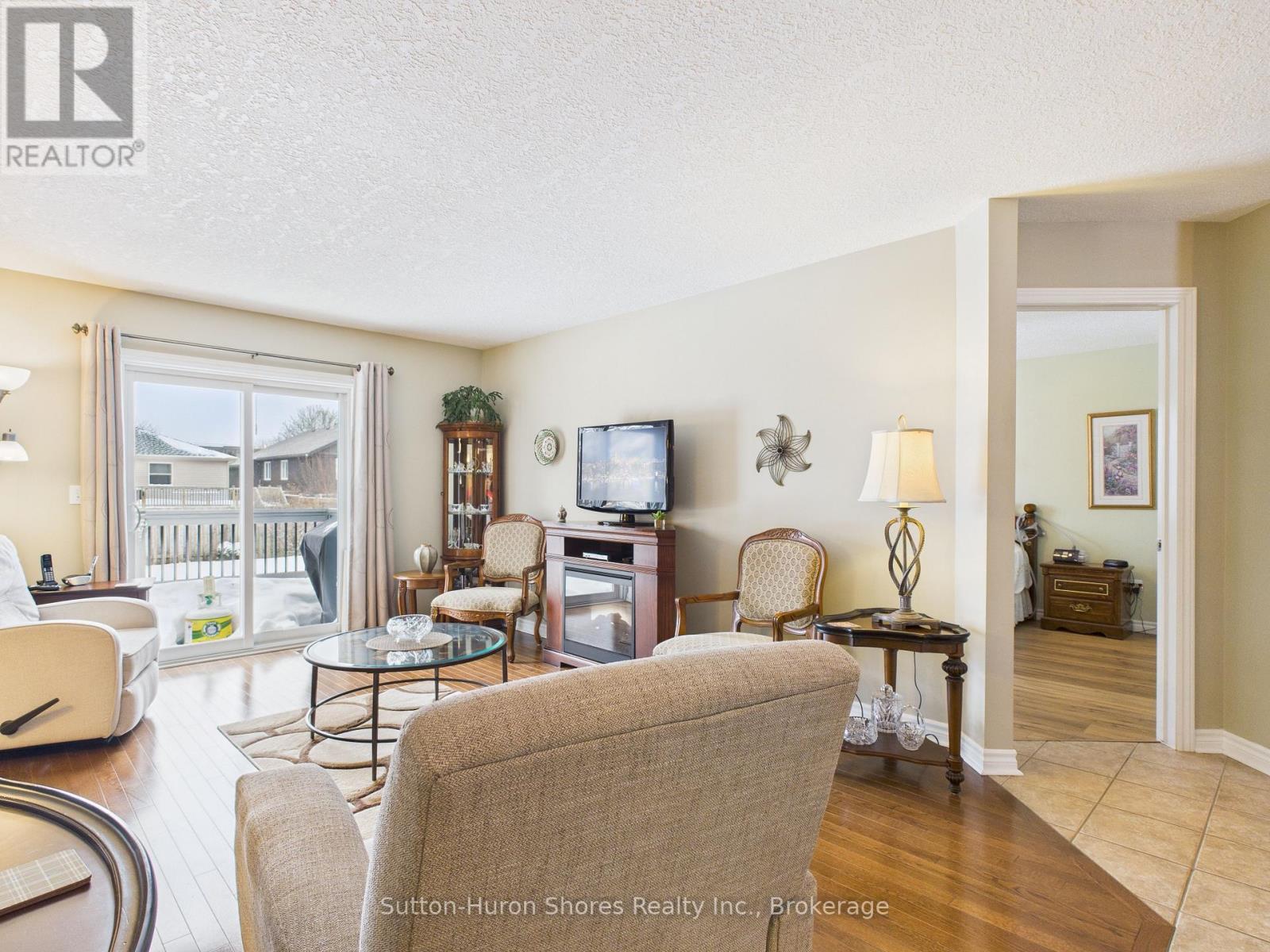 873 Sumpton Street, Saugeen Shores, Ontario  N0H 2C2 - Photo 18 - X12701612