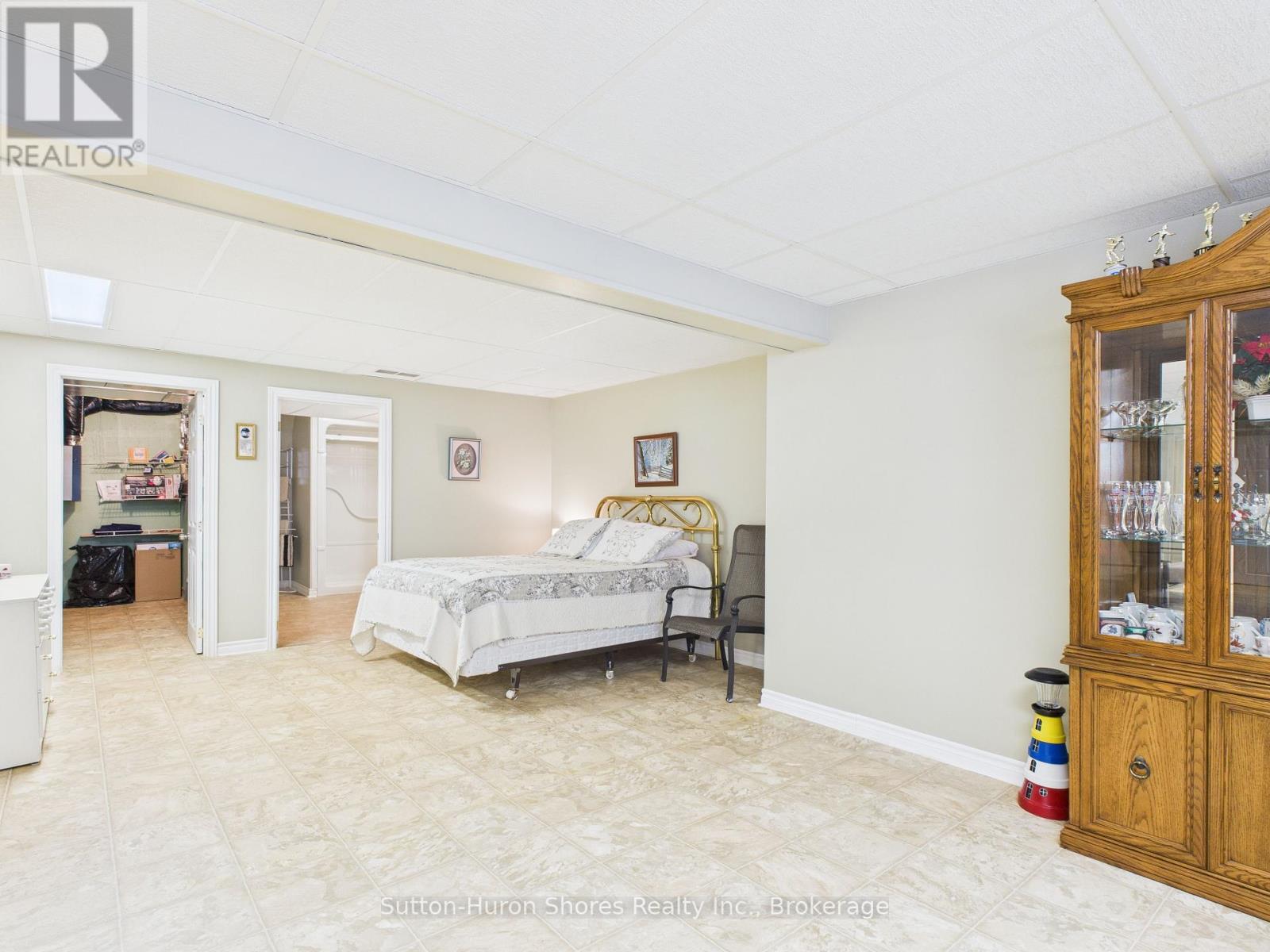 873 Sumpton Street, Saugeen Shores, Ontario  N0H 2C2 - Photo 32 - X12701612